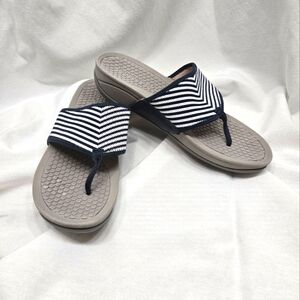 BareTraps Dasie Shimmer Slip On Thong Sandal Size 10M